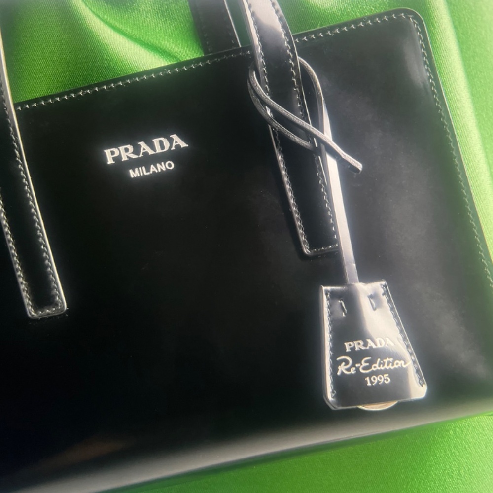 Prada 1995 Re-Edition leather Handbag - Picture 2 of 4